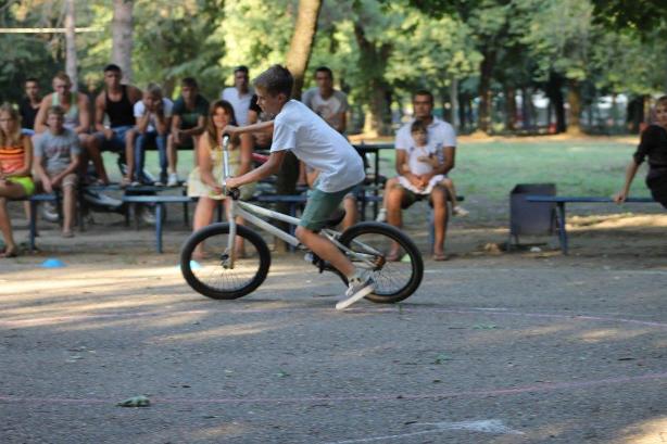 состязания для юных велосипедистов 